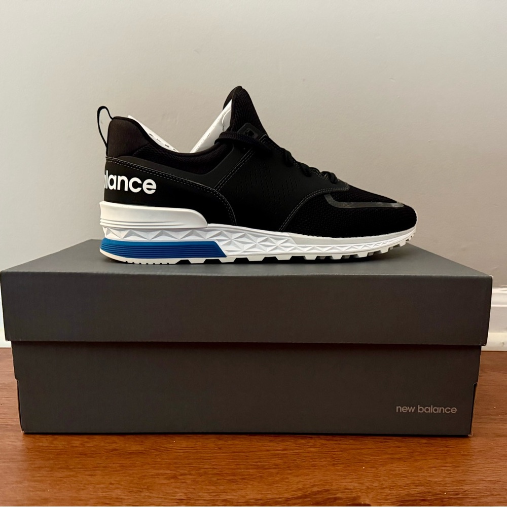 New Balance Men's Black and White 574 Sneakers NEW NIB